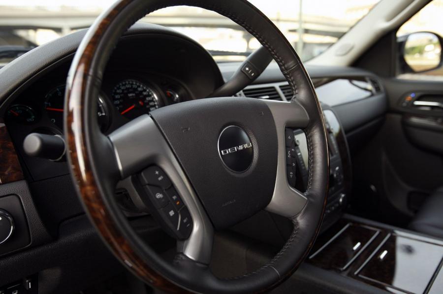  GMC Sierra Denali 2011 года  (фото 28 из 42)